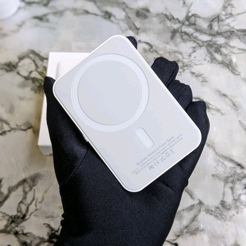 10,000mAh MagSafe Wireless Power Bank for iPhone – Fast, Portable Charging