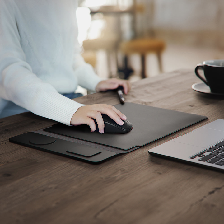 4-IN-1 LAPTOP SLEEVE WITH WIRELESS CHARGING