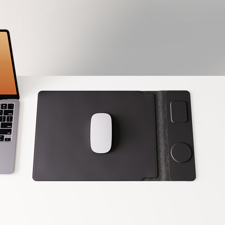 4-IN-1 LAPTOP SLEEVE WITH WIRELESS CHARGING